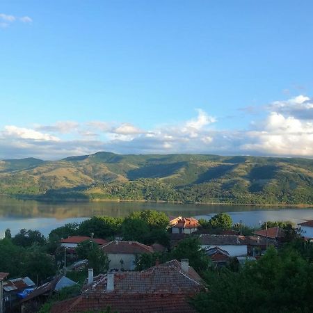 Mihaela Lake Retreat Yuvalar エクステリア 写真