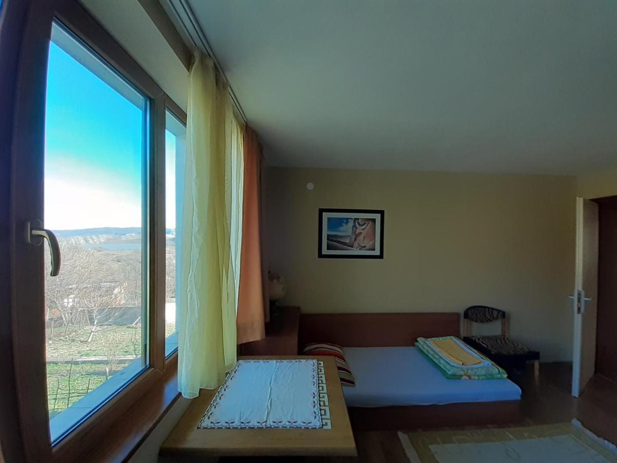 Mihaela Lake Retreat Yuvalar エクステリア 写真
