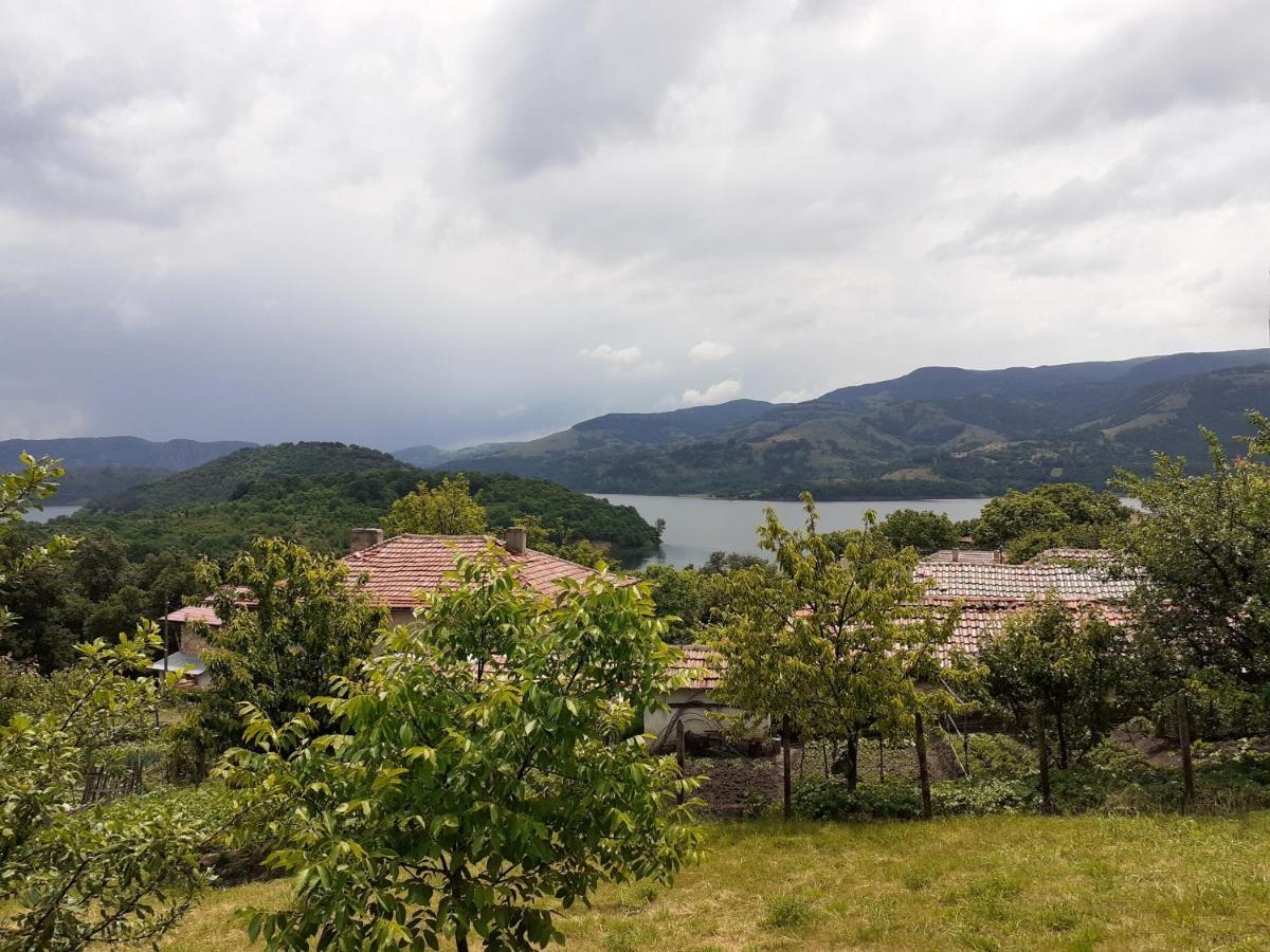 Mihaela Lake Retreat Yuvalar エクステリア 写真