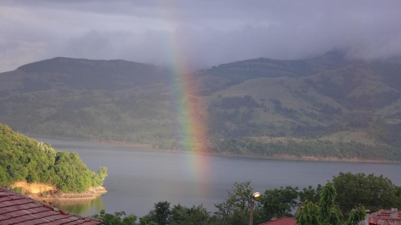 Mihaela Lake Retreat Yuvalar エクステリア 写真