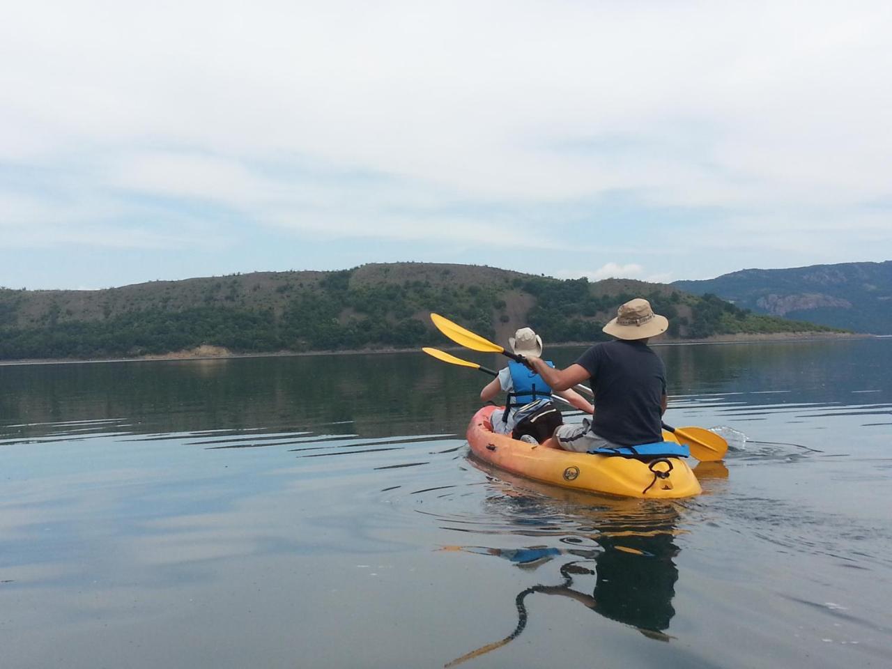 Mihaela Lake Retreat Yuvalar エクステリア 写真