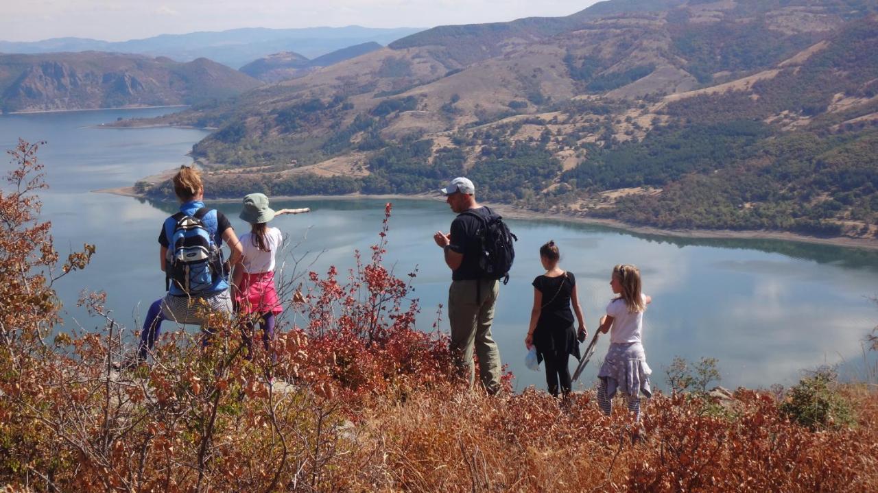 Mihaela Lake Retreat Yuvalar エクステリア 写真