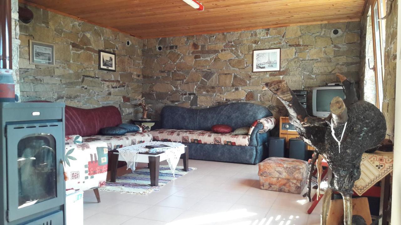 Mihaela Lake Retreat Yuvalar エクステリア 写真