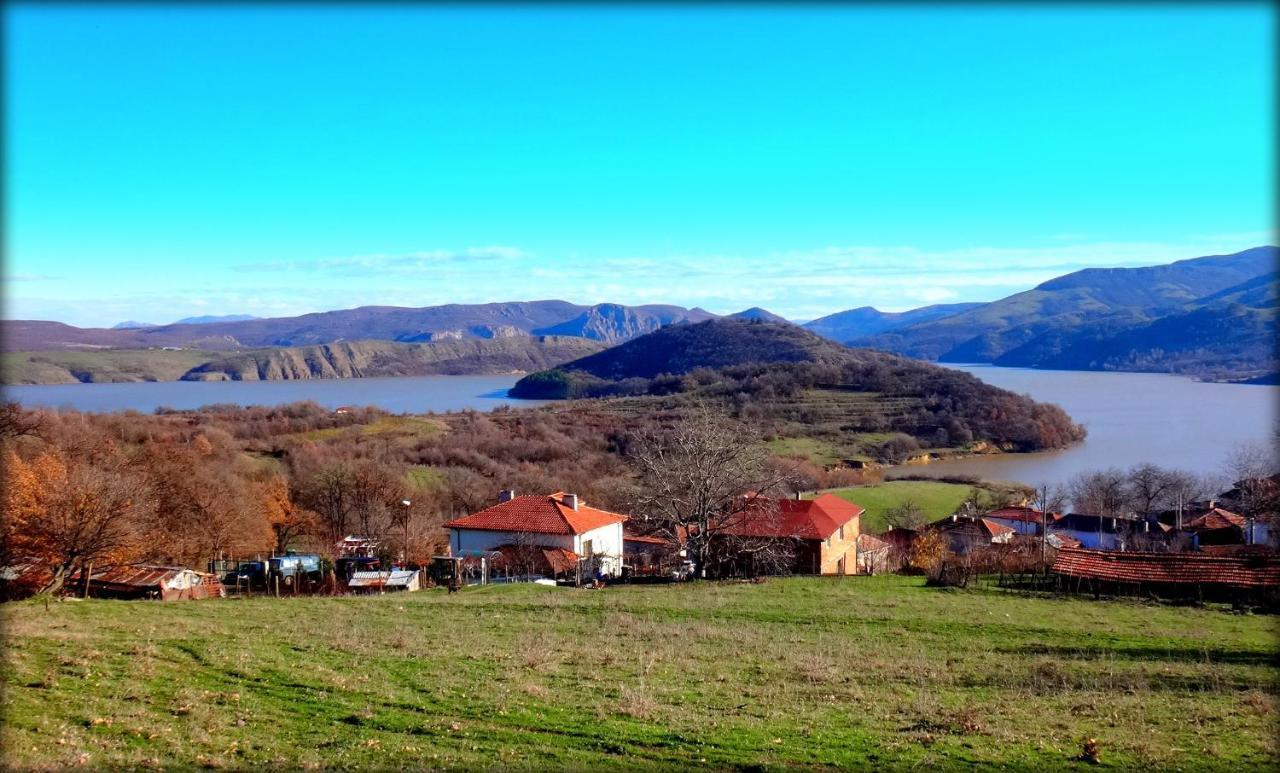Mihaela Lake Retreat Yuvalar エクステリア 写真